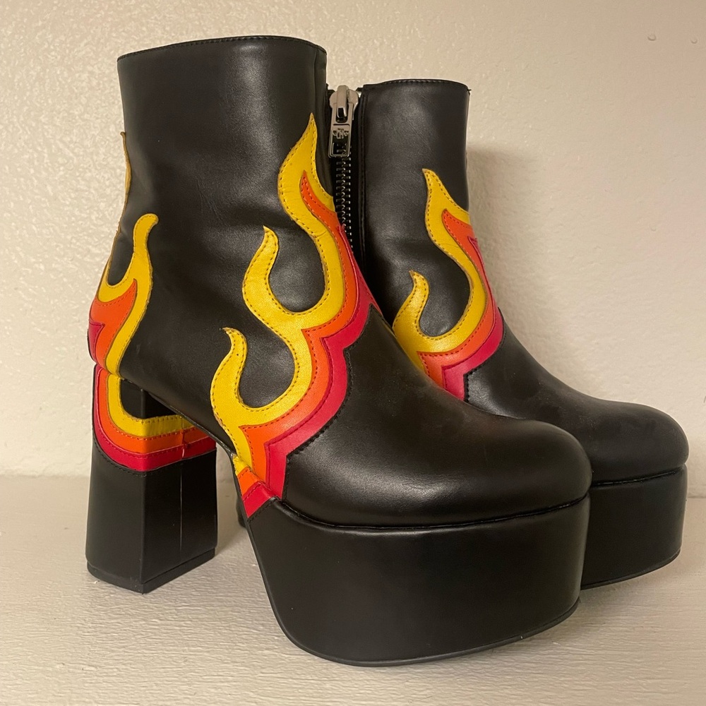 Flame platform boots
